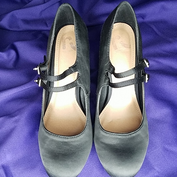 Report size 8 pumps w/ glitter heal - Picture 4 of 5